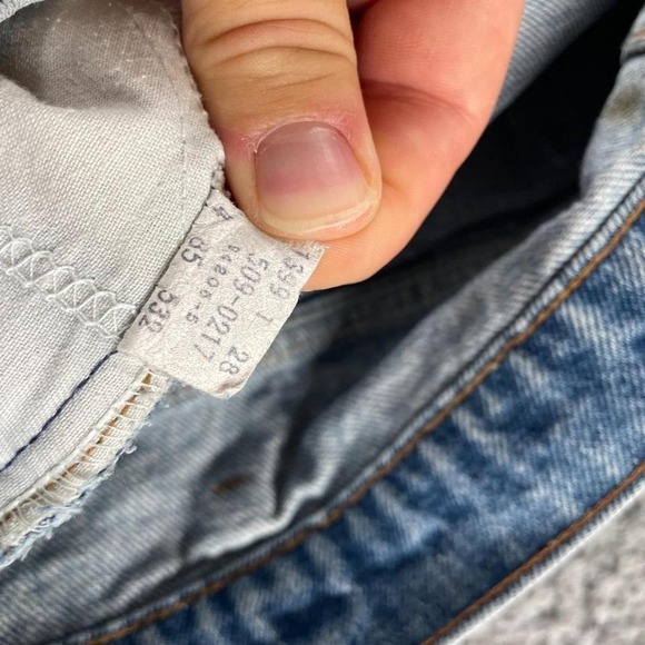 VTG 90s Levi's Womens Jean Shorts fit 34 Orange Tab Jorts Cutoff Distressed Y2k - Picture 5 of 6